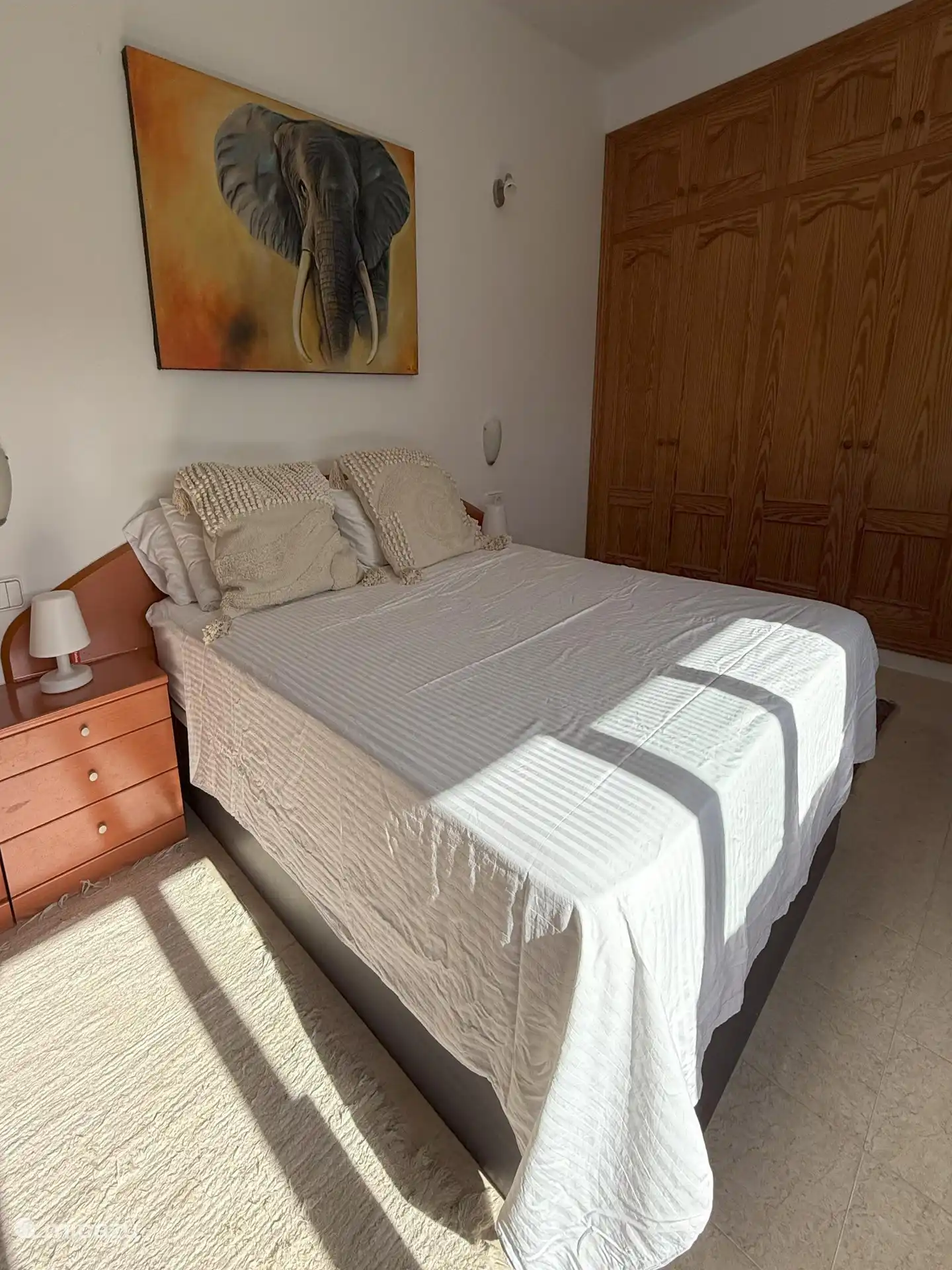  slaapkamer 1 met groot 2 persoonsbed en 2 1 persoonsbedden, totaal 4 slaapplaatsen