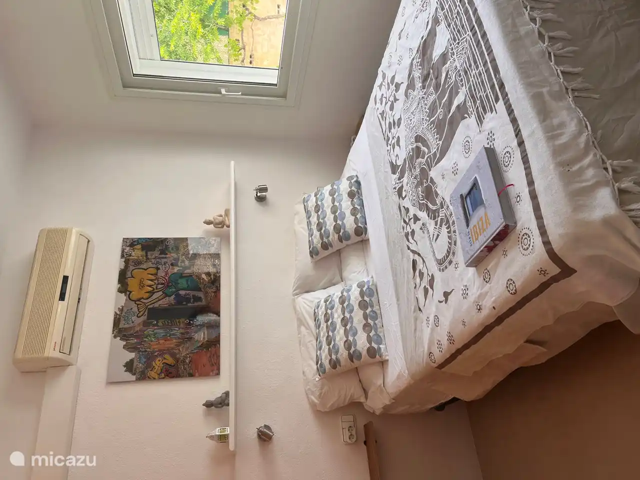 slaapkamer 4 op de benedenverdieping met badkamer naast de deur!