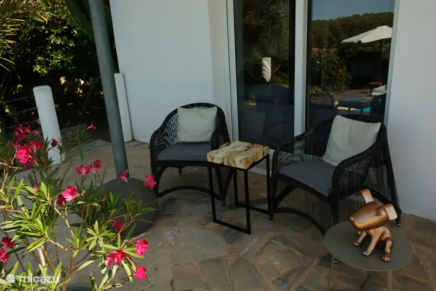 een zitje in de schaduw