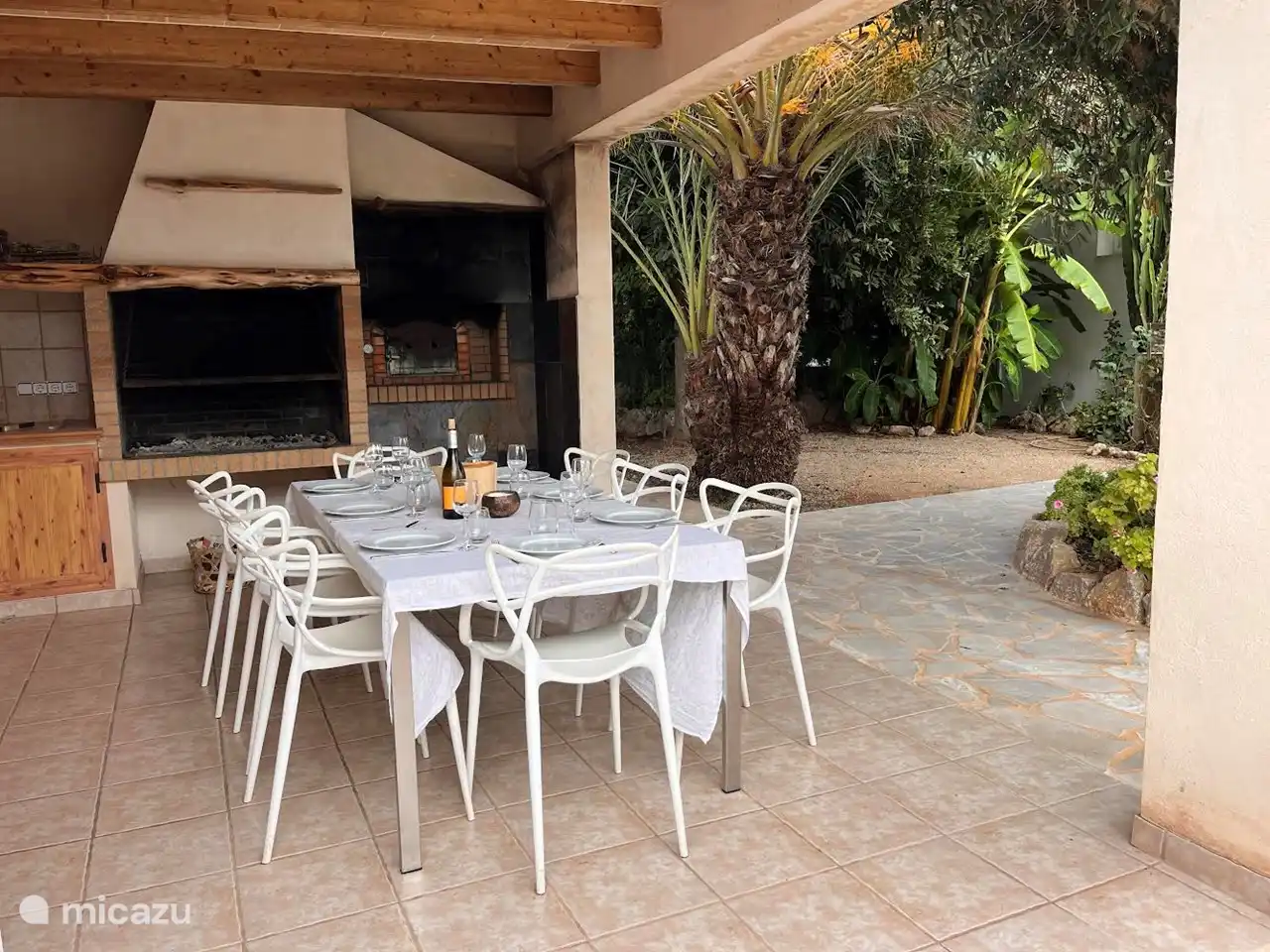 Dineren in de buitenkeuken..of barbecueën of pizza's bakken...