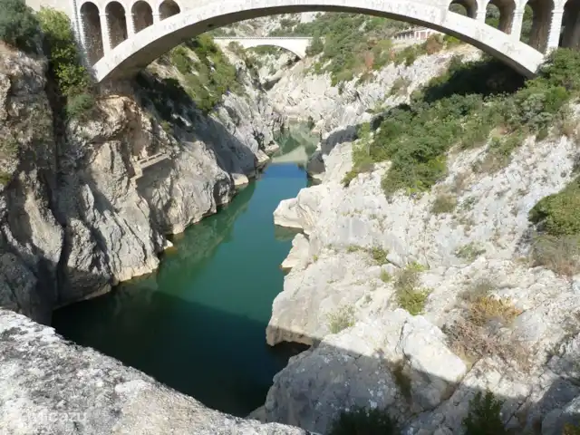 Location de Vacances France, Hérault, Assignan, villa - Pierradore **** Le pont vers l'un des plus beaux villages de France, Saint-Guilhem-le-Désert, à 45 minutes en voiture,