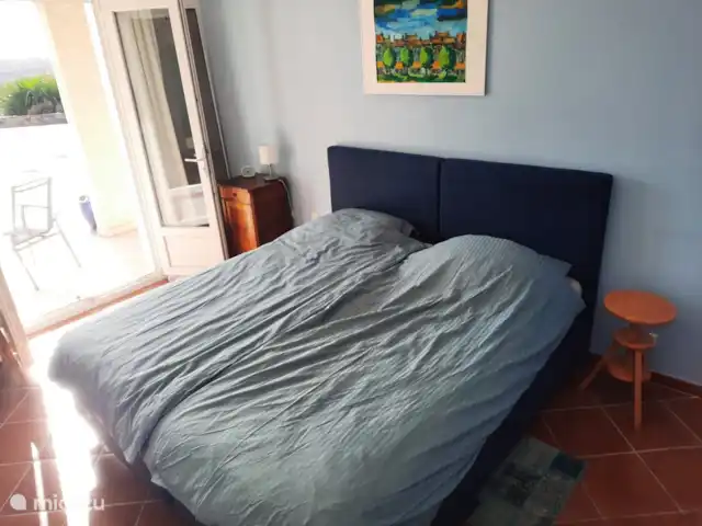 Location de Vacances France, Hérault, Assignan, villa - Pierradore **** Chambre 2. Les deux 1 pers. si vous le souhaitez, les sommiers tapissiers peuvent être combinés en un sommier tapissier double en les glissant les uns contre les autres.