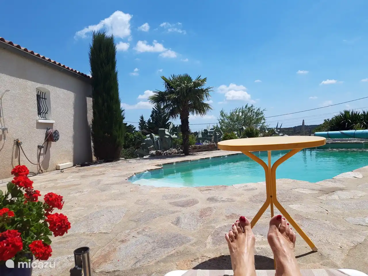 Loin de la vie quotidienne trépidante et détendez-vous en privé au bord de la piscine.
