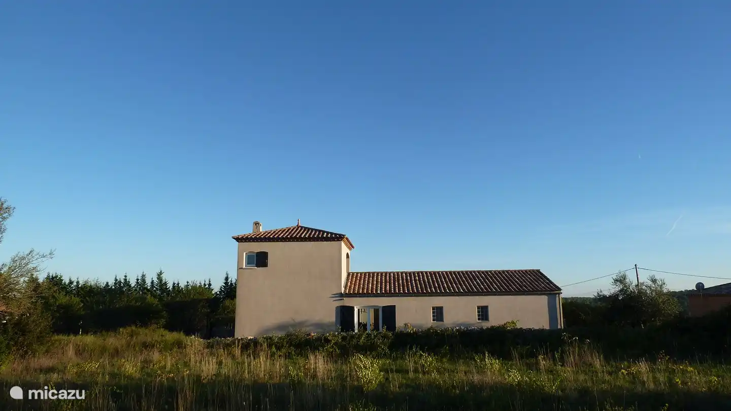 Dos de Pierradore, avec vue sur la Montagne Noire.