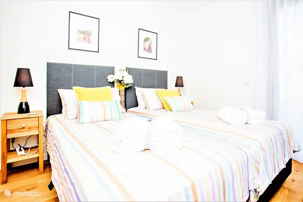 Chambre-2 avec deux lits simples