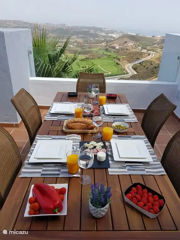 Table à manger sur la terrasse