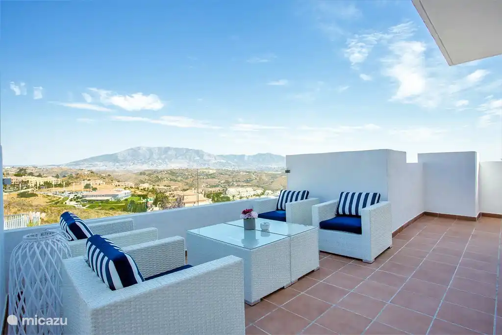 un autre coin salon sur la terrasse principale