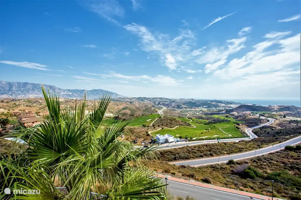 vue sur le golf, la mer et les montagnes