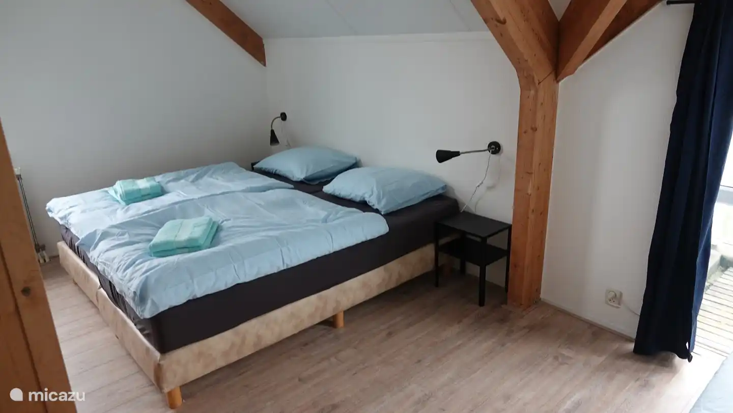 geräumige Schlafzimmer