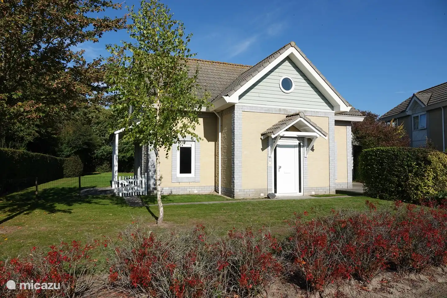 Front Villa, komplett eingezäunt