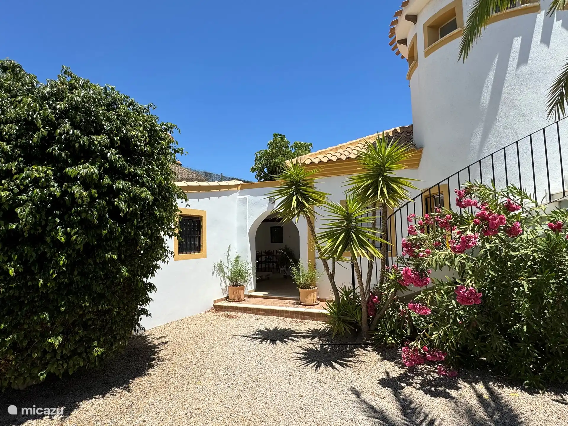 Eingang Gartenzimmer. Viel Platz in Casa Maravilla für den Wintergast und seine Gäste, aber auch für Ihren Urlaub mit der Familie oder zu zweit. Willkommen in Villamazarrón.