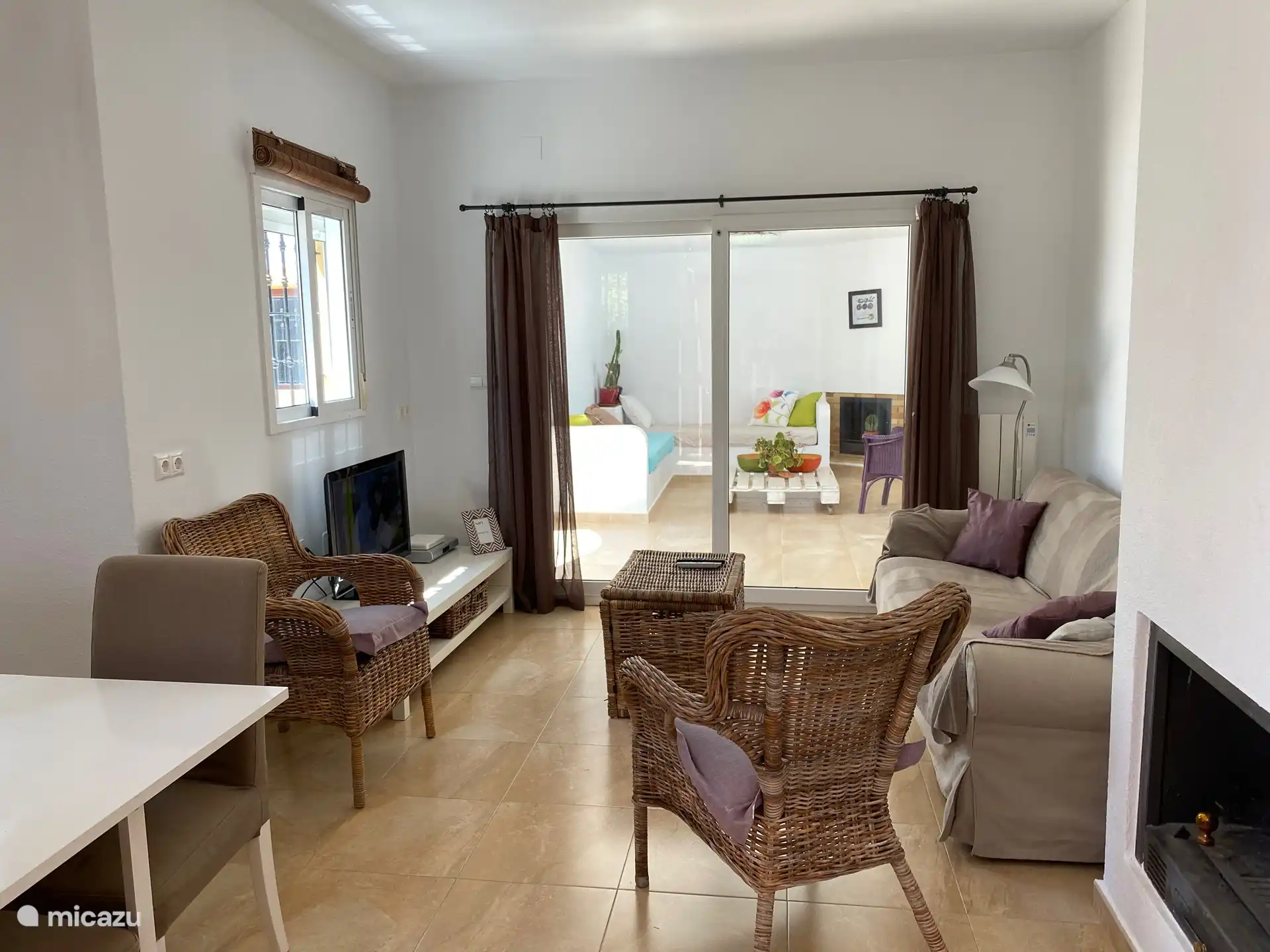 Starkes WLAN im und um das Haus. Smart-TV mit allen Kanälen. Atmosphäre und Komfort.