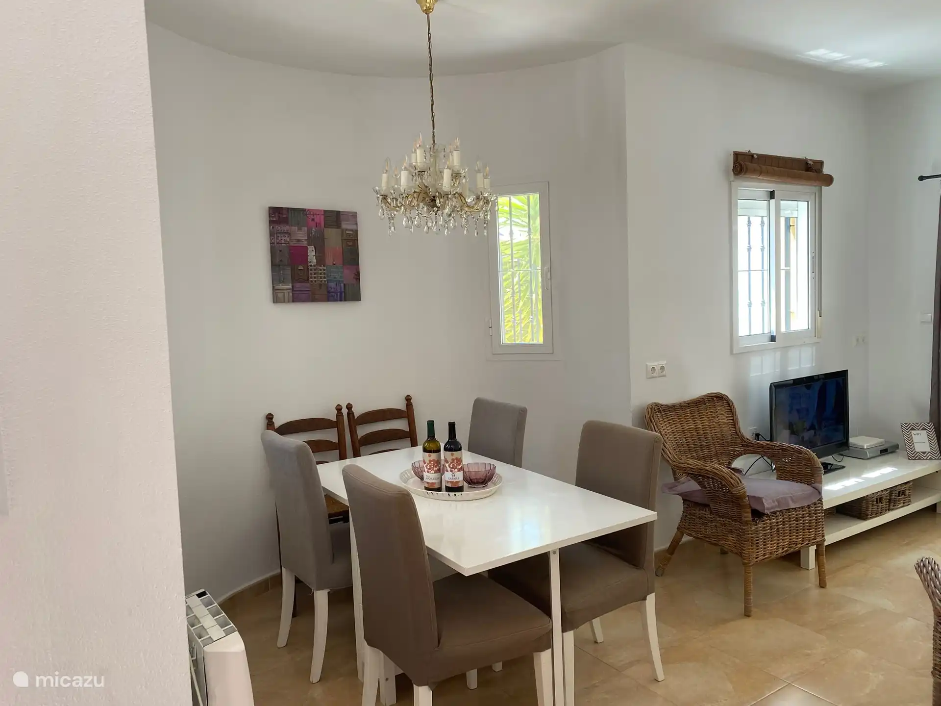 Essbereich im Wohnzimmer der Casa Maravilla.
Für einen kühlen Winterabend ein attraktiver Ort.