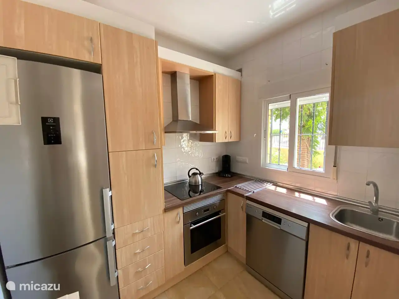 Küche Casa Maravilla mit schöner Aussicht über die Hügel.