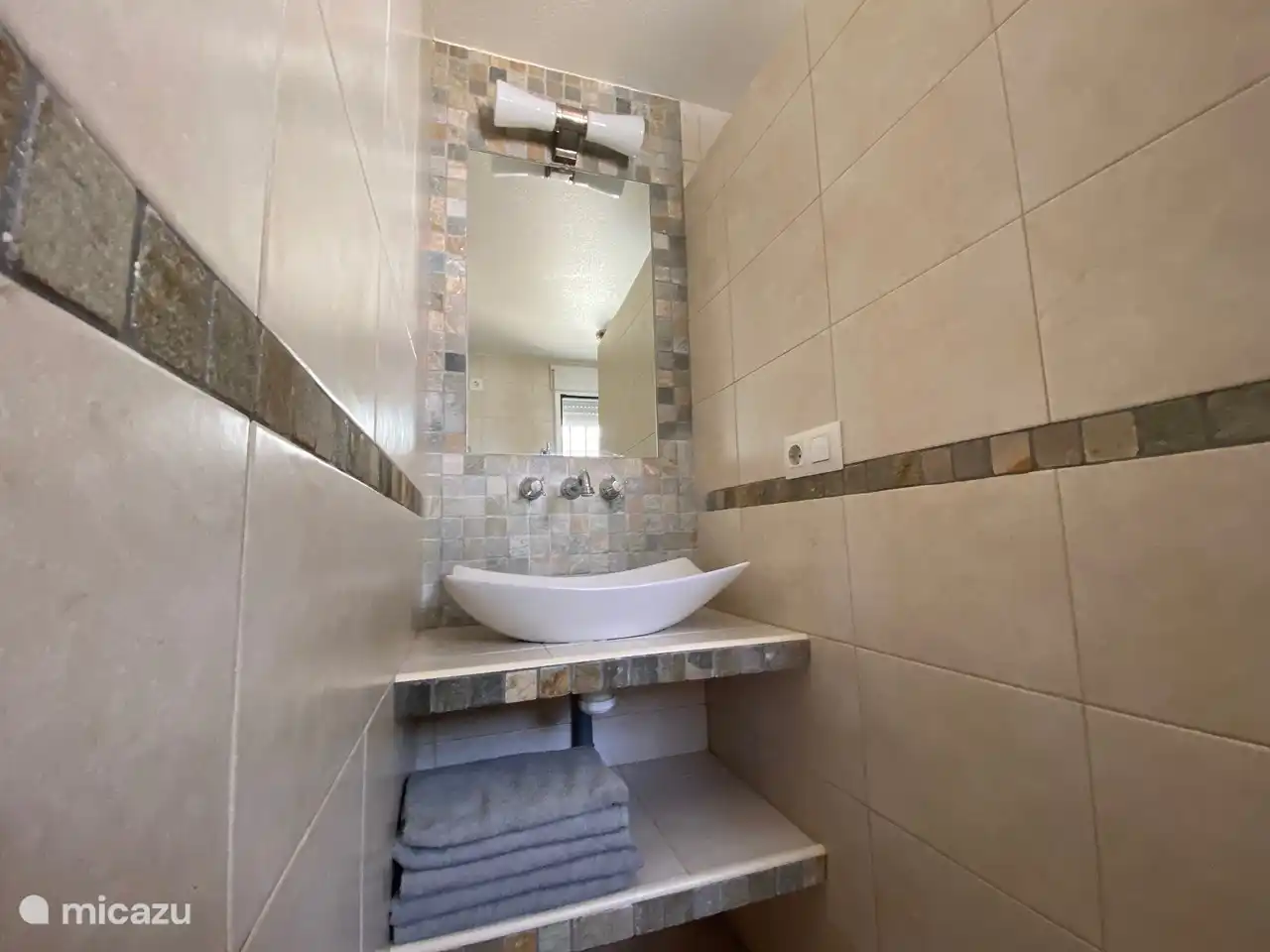 Geräumige Dusche im en-suite Badezimmer.