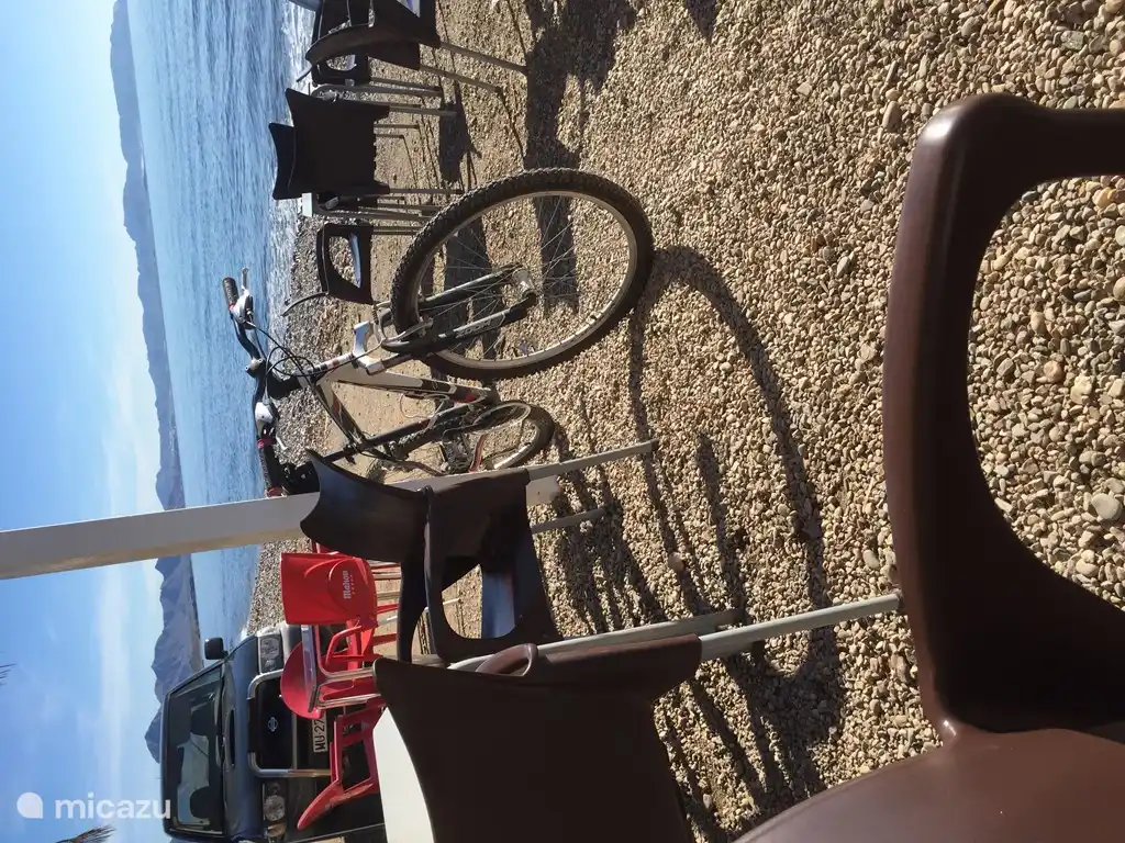 Packen Sie ein Fahrrad oder machen Sie einen Spaziergang. Das Gebiet mit der Küste in der Nähe wird Sie überraschen.