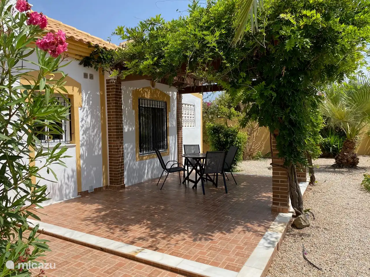 Casa Maravilla mit großem Garten in ruhiger Lage mit wenig Verkehr und traumhafter Aussicht.
