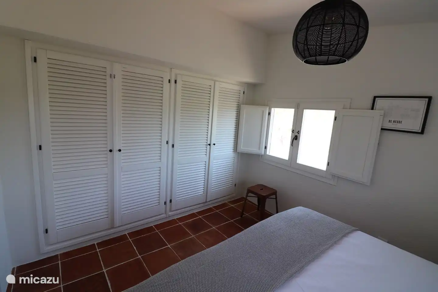 Gran dormitorio en el primer piso.