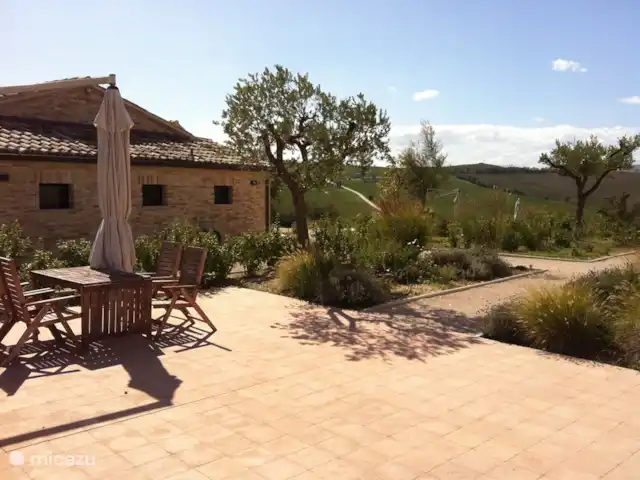 Villa Montileo en Italia, Marche, Belvedere Ostrense - villa Una de las muchas terrazas.