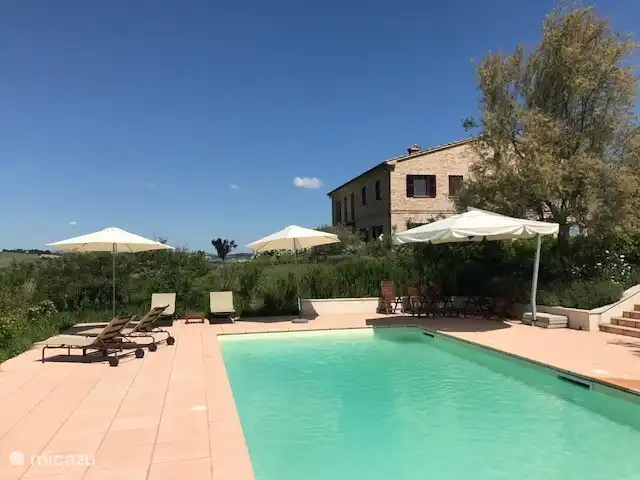 Villa Montileo en Italia, Marche, Belvedere Ostrense - villa Piscina