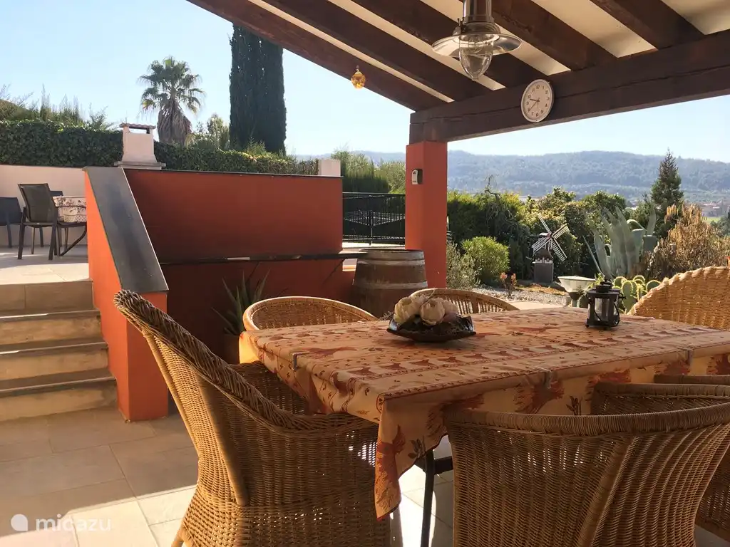 überdachte Terrasse