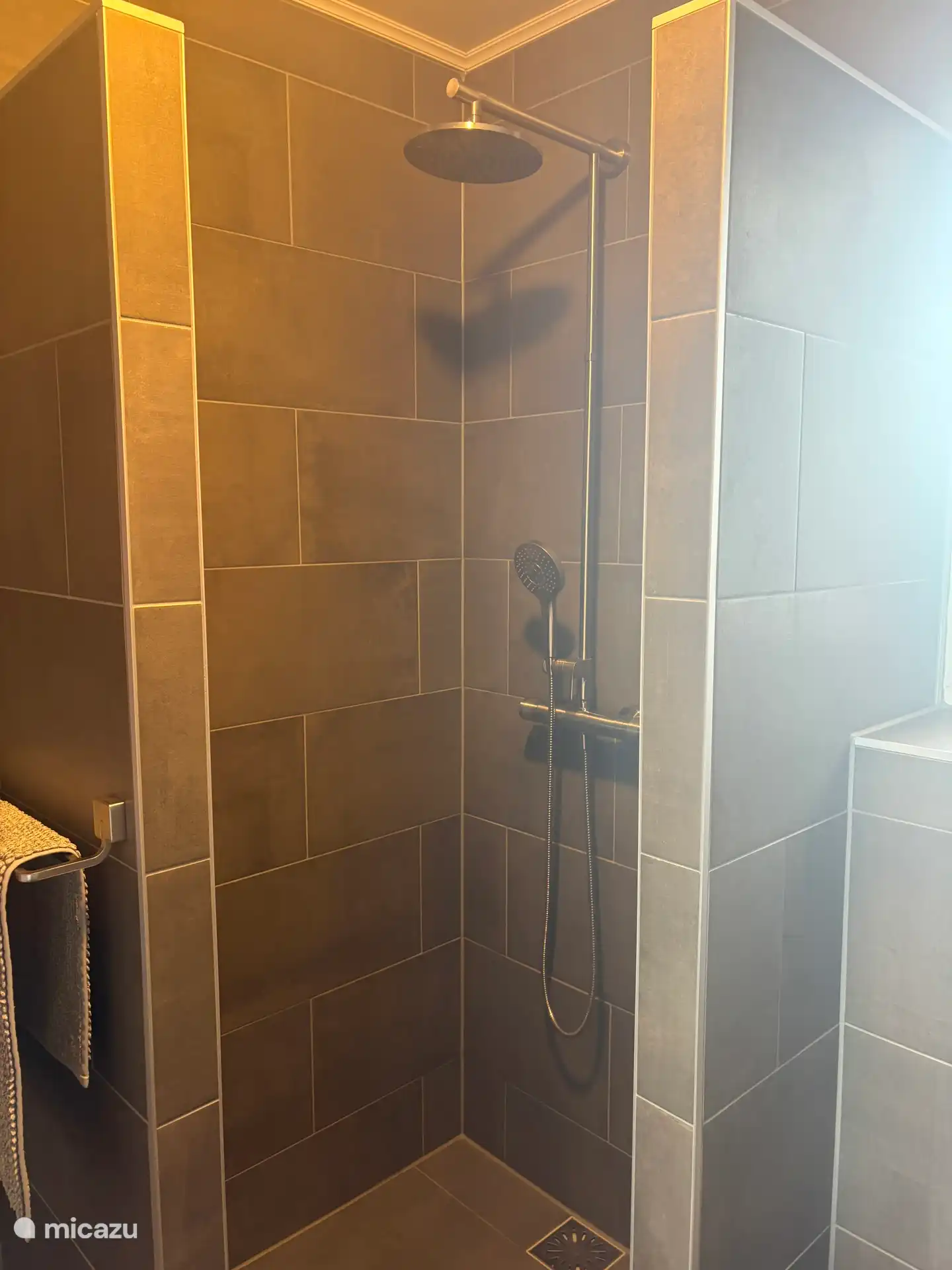 Douchehoek 2e badkamer 