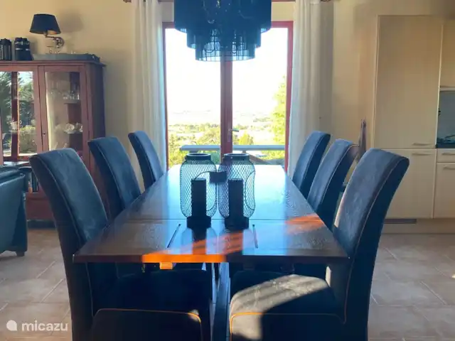 Villa les Cavaliers | France, Hérault, Azillanet - villa Table à manger avec belle vue sur les montagnes