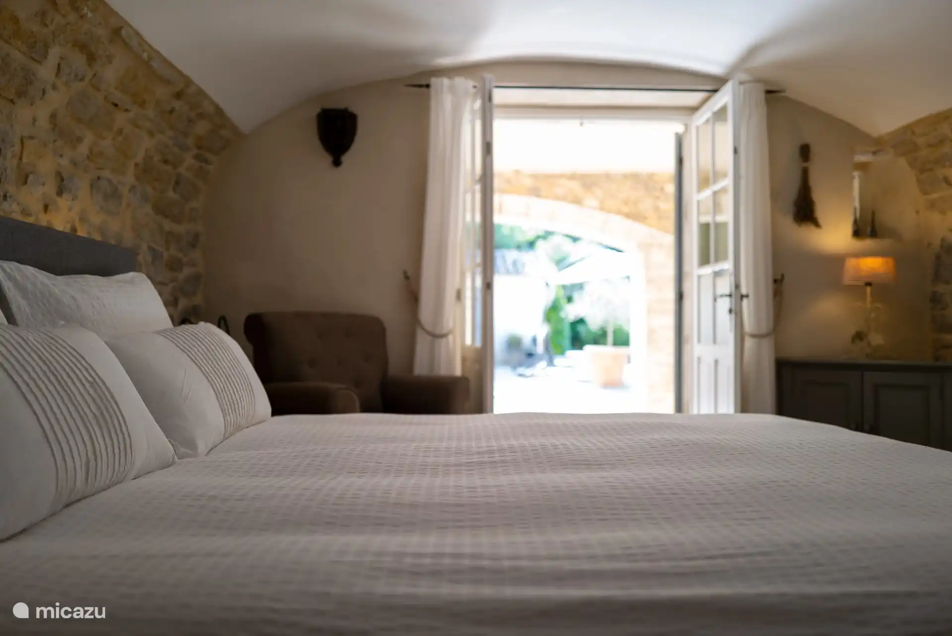 Chambre parentale avec un lit de 2,10 mètres de long