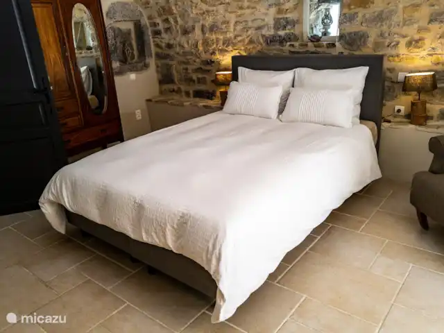 Gîte Le Bel Endroit huren in Frankrijk, Ardèche, Saint-André-de-Cruzières - gîte / cottage Boxspring van 160x210 cm, dus extra lang bed.