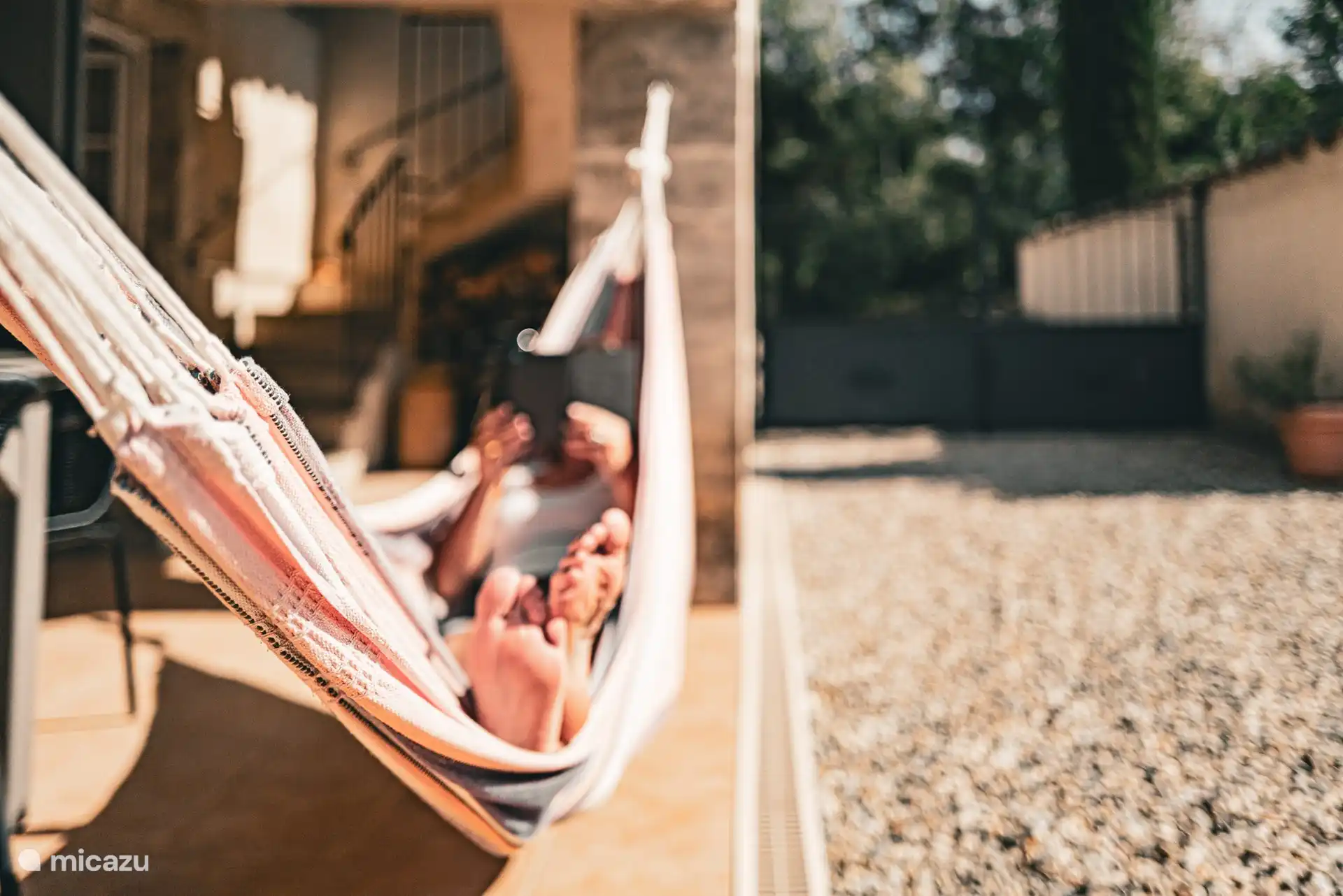 Joli hamac pour paresser sur la terrasse de la chambre principale