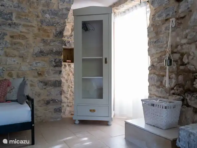Gîte Le Bel Endroit huren in Frankrijk, Ardèche, Saint-André-de-Cruzières - gîte / cottage Kledingkast