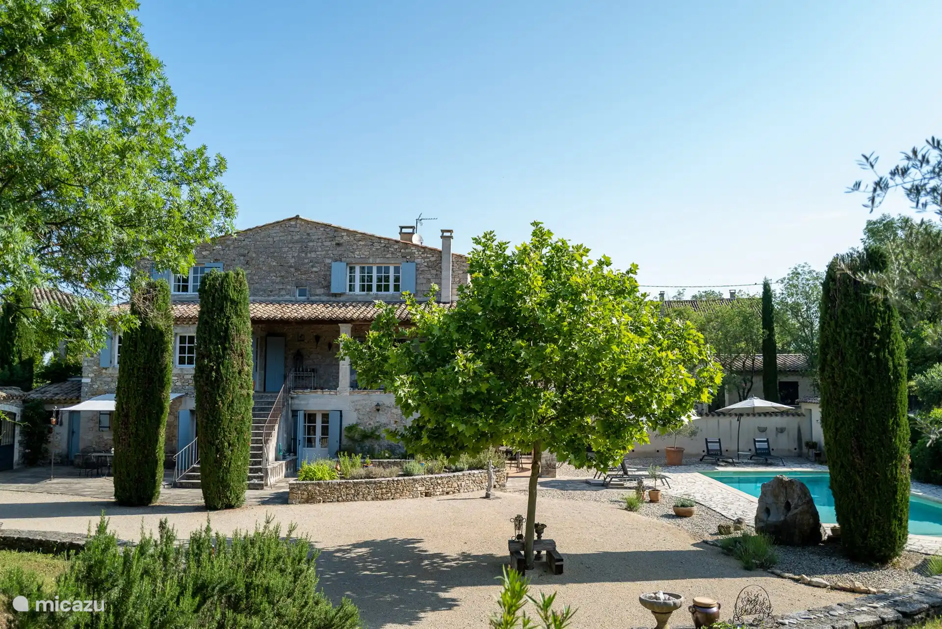 Avec jardin spacieux