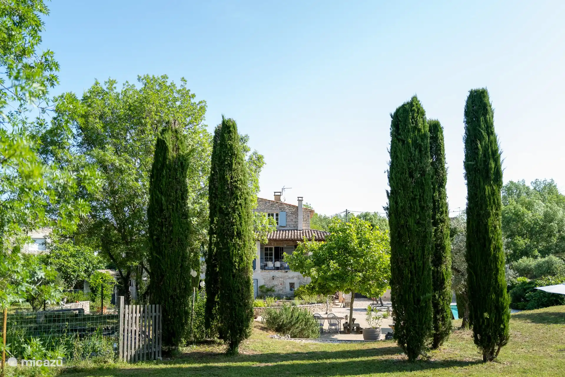 Beaucoup d’ombre dans le jardin.