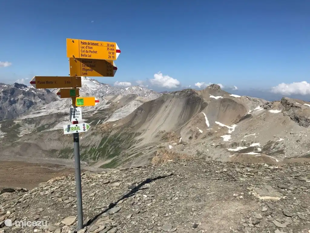 Hiking tours from Plaine Morte