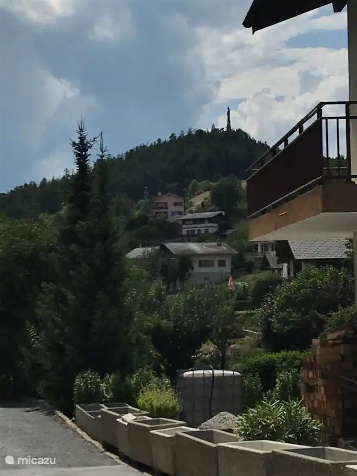 Statue of Jesus at the walking route at Lens