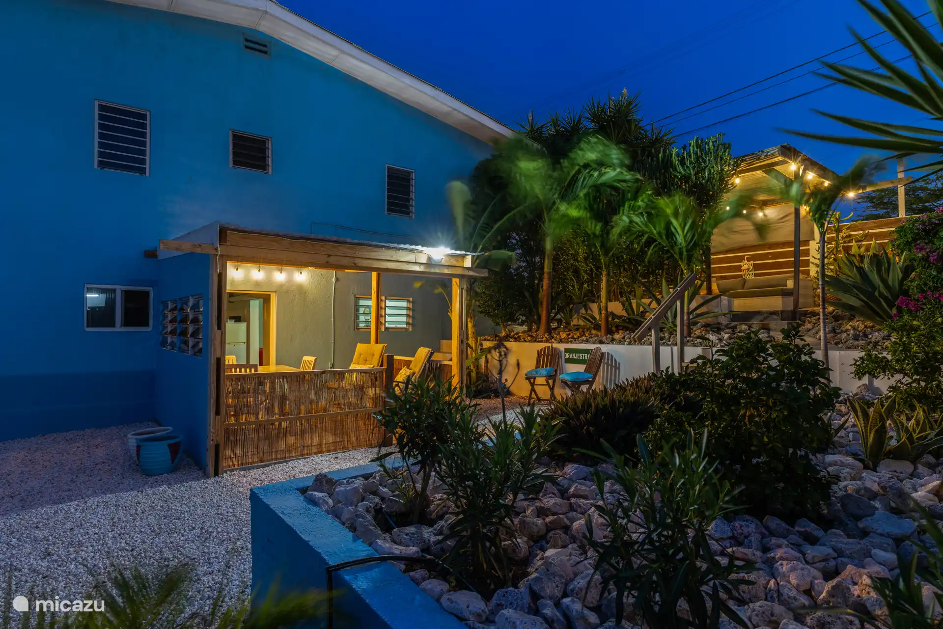 Terraza privada por la noche