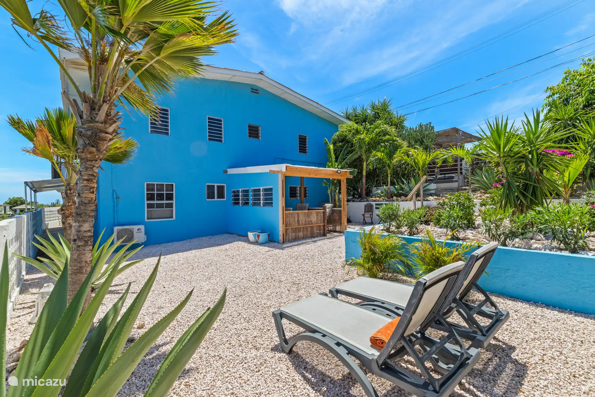 Hermoso jardín tropical