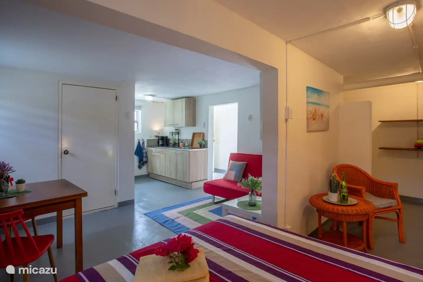 Estudio visto desde la zona de noche