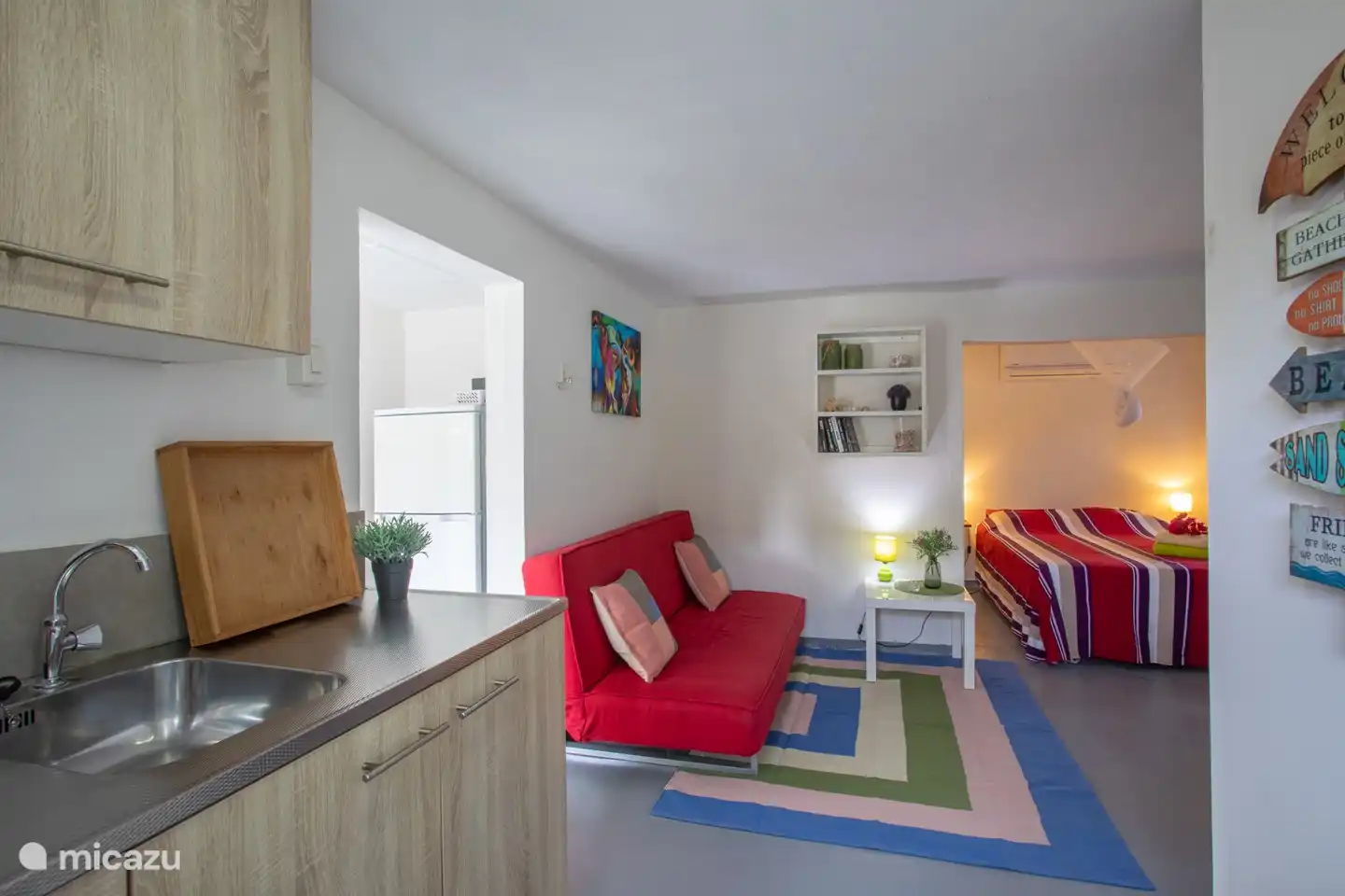 El estudio desde la cocina.