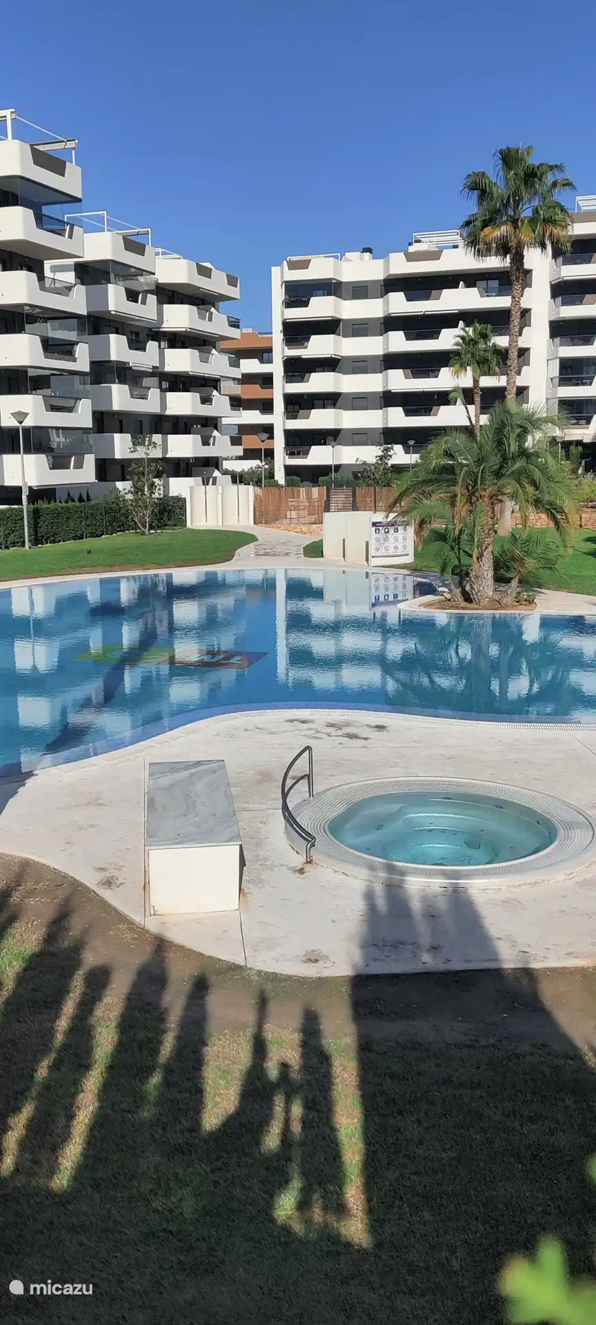 Schwimmbad mit Kinderbecken und 2 Whirlpools 