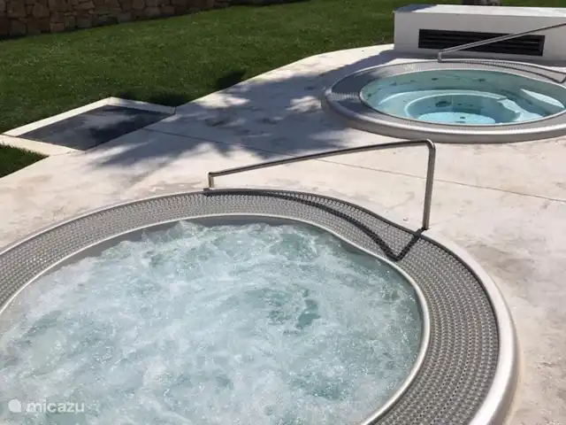 Que Vida! - ático en España, Costa Blanca, Los Arenales del Sol - penthouse Hay 2 jacuzzis disponibles para los huéspedes.