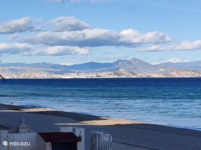 Que Vida! - ático en España, Costa Blanca, Los Arenales del Sol - penthouse Vista de Alicante (+castillo en la montaña) desde el boulevard Los Arenales