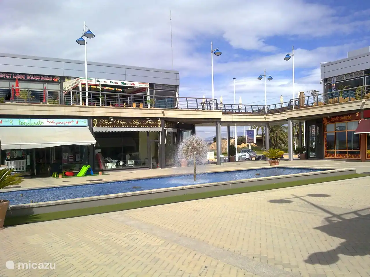 Großes Einkaufszentrum in Gran Alacant (wenige Autominuten); darunter Mercadona, Lidl, diverse Restaurants und Geschäfte