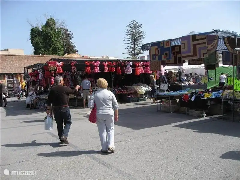 Markt in Gran Alacant am Donnerstag, Montag und Samstag in Santa Pola