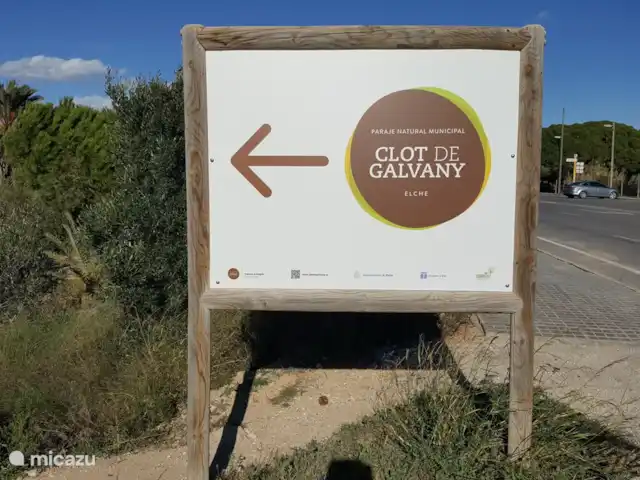 Que Vida! - ático en España, Costa Blanca, Los Arenales del Sol - penthouse Justo al lado del apartamento se encuentra la ruta de senderismo El Clot de Calvany. Esta foto es de la entrada junto a la playa del Carabassi en Gran Alacant.