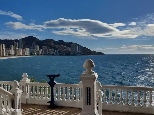 Que Vida! - ático en España, Costa Blanca, Los Arenales del Sol - penthouse BENIDORM a 50 km. Día en Aqualandia o Terra Mítica, etcétera.