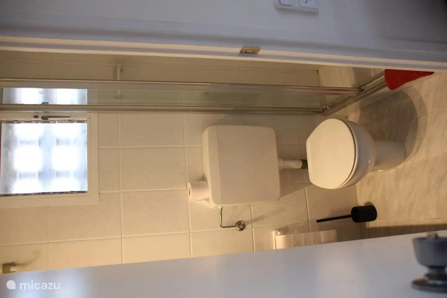 Une autre photo de la 2e salle de bain avec douche