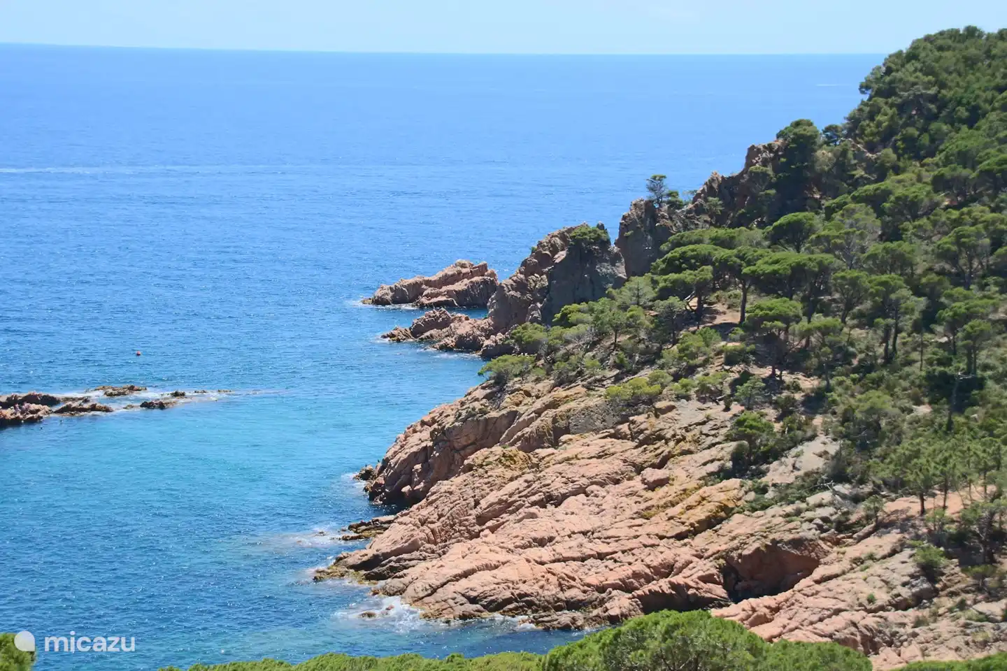 Vous pouvez faire de fantastiques promenades le long de la côte avec le camí del ronda