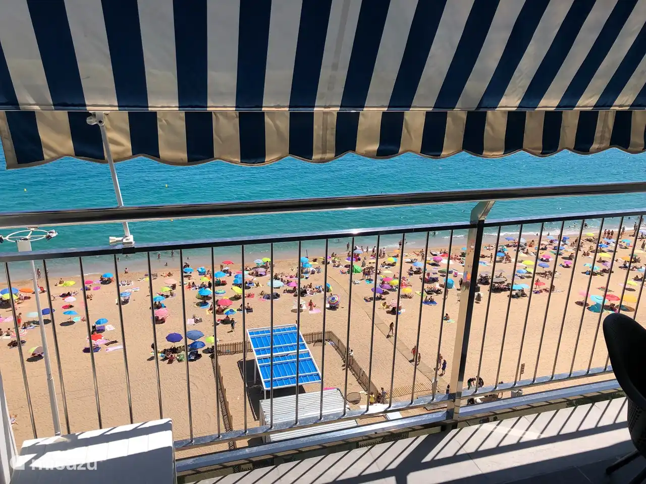 Vue du balcon sur la plage