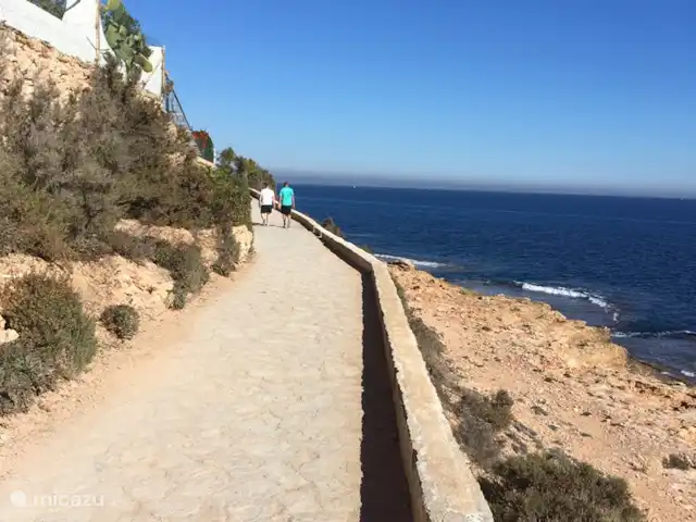 casa vacacional en España, Costa Blanca, Orihuela Costa – Casa Ooms internet fibra optica gratis Bonito sendero para caminar entre diferentes playas.